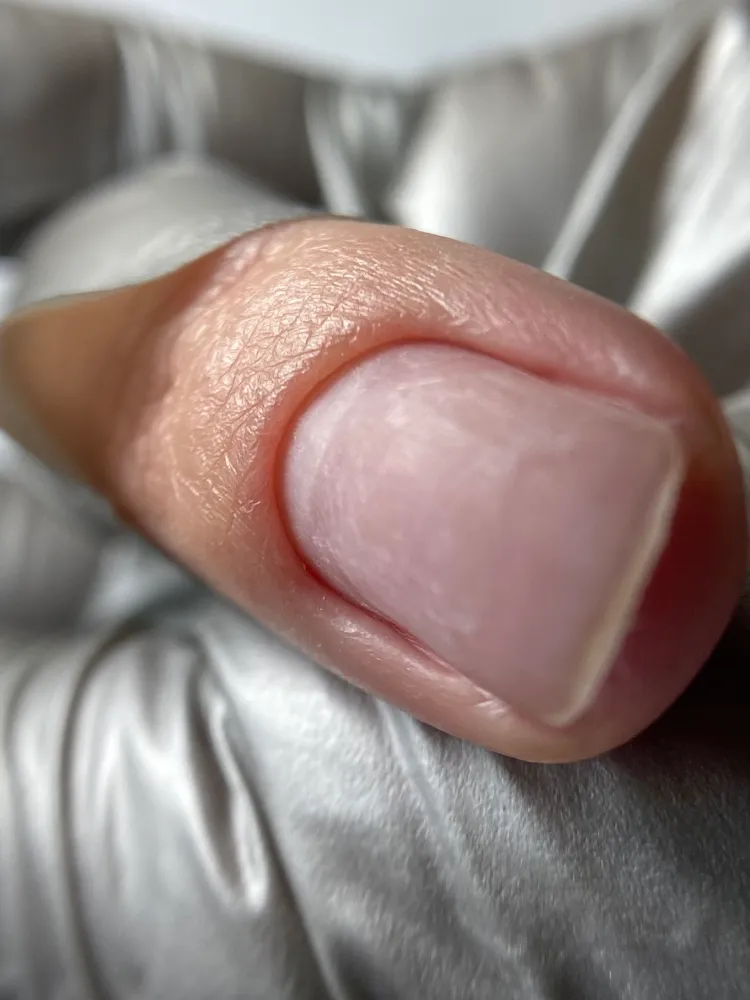 Gros plan d'un ongle propre
